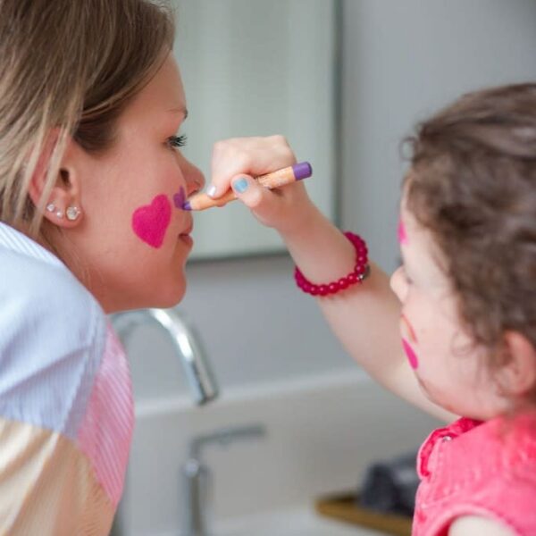namaki-crayon-maquillage-lifestyle3.jpg Namaki - Crayon de maquillage, fuchsia - Afbeelding 1