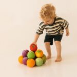 Oli & Carol - Natural rubber sporty fruits, Tomato Ball - Afbeelding 3